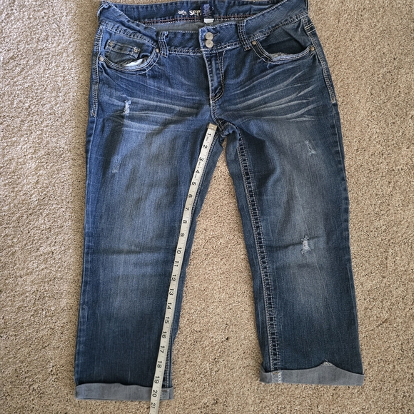 Women's Blue Jean Capri's - Picture 1 of 3